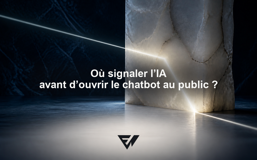 Un seuil d’albâtre traversé par une lame lumineuse bleu nuit